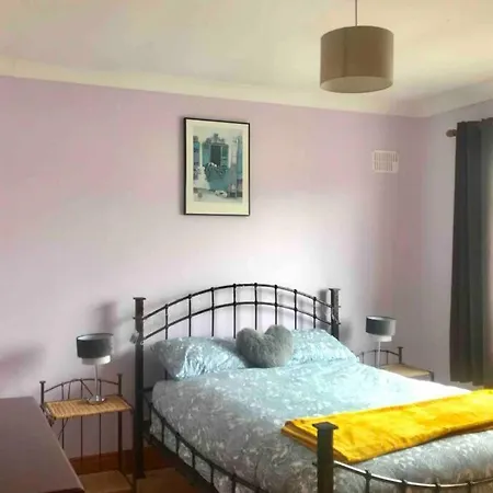 بيت للعطل Spacious House Near City And University. غالواي