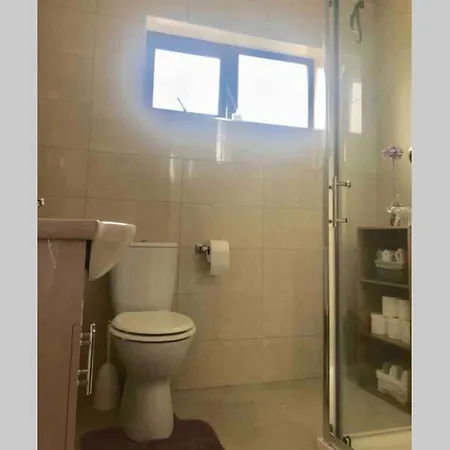 بيت للعطل Spacious House Near City And University. غالواي